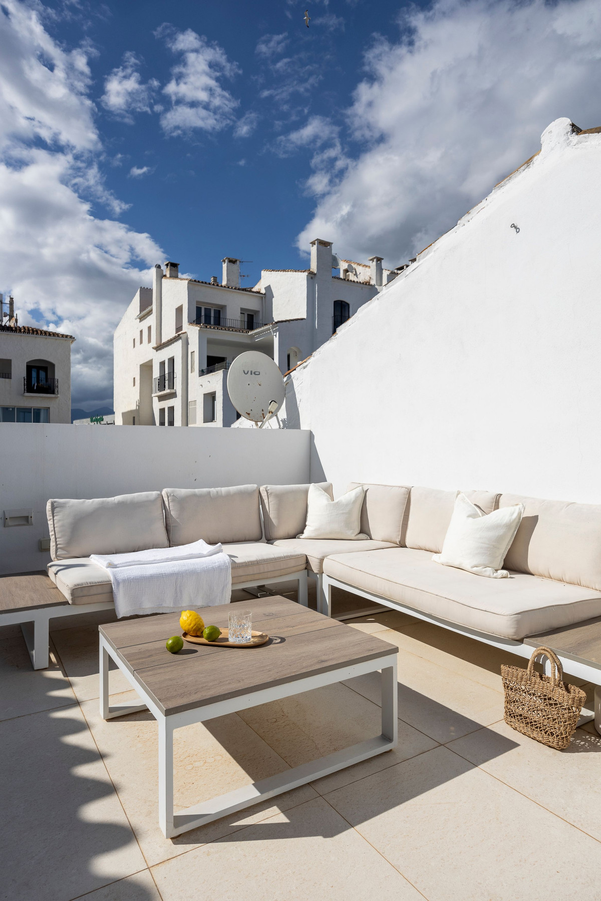 2 Bed Apartment for sale in Puerto Banús Costa Del Sol, Málaga, Spain