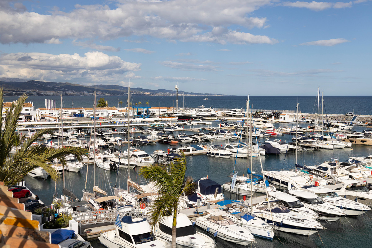 2 Bed Apartment for sale in Puerto Banús Costa Del Sol, Málaga, Spain
