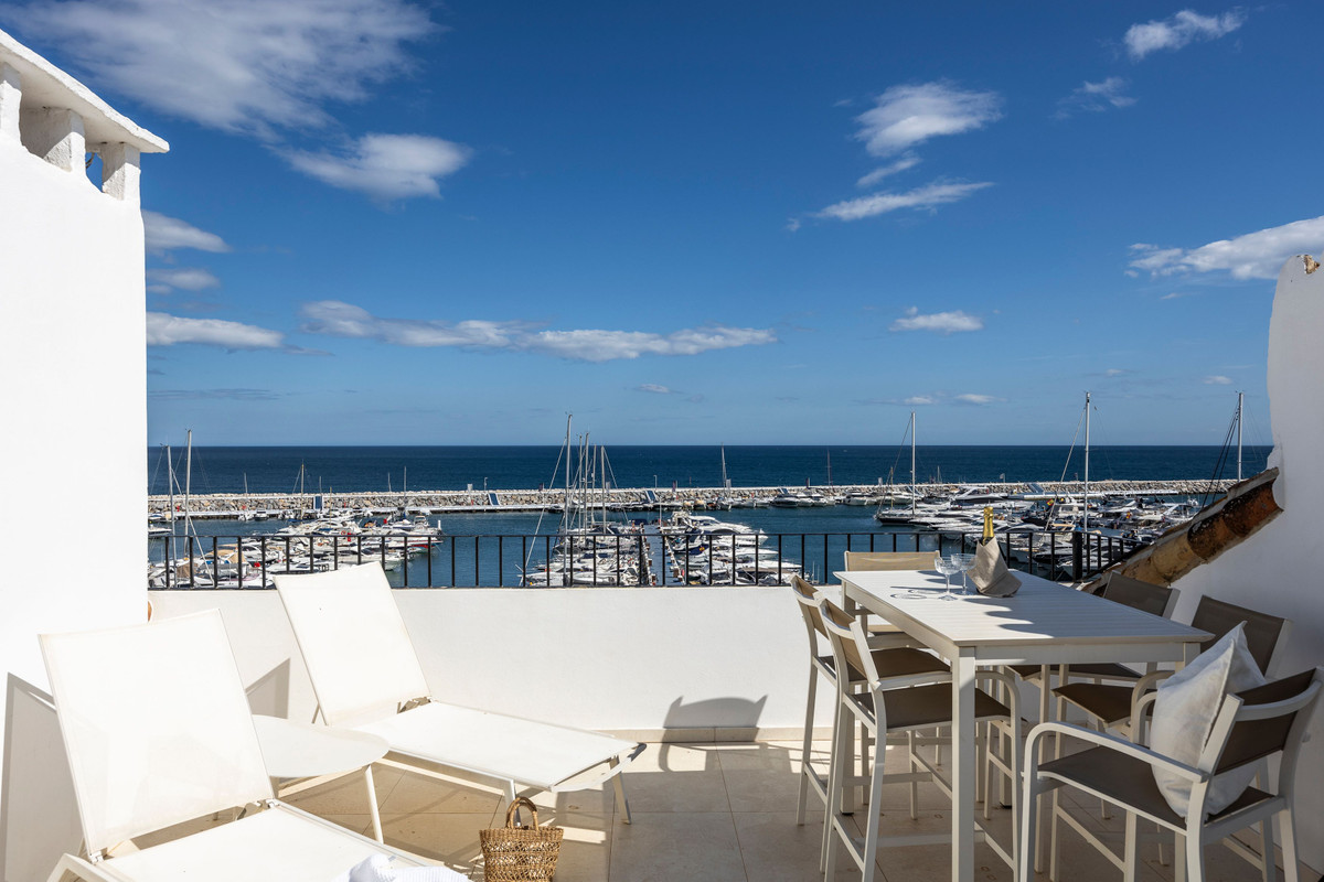 2 Bed Apartment for sale in Puerto Banús Costa Del Sol, Málaga, Spain