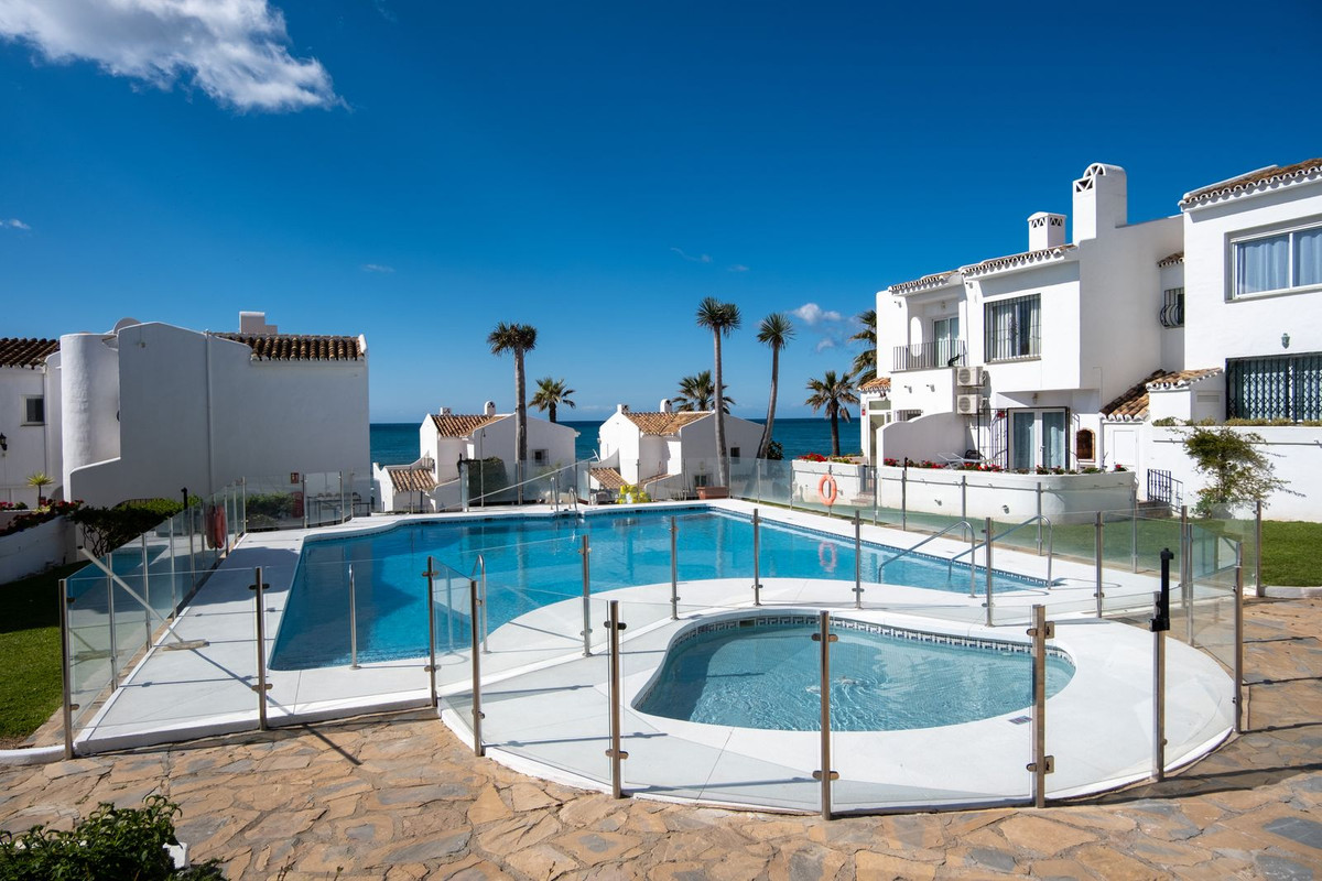 Se vende Pareada de 2 dormitorios en Costa Del Sol, Málaga, España