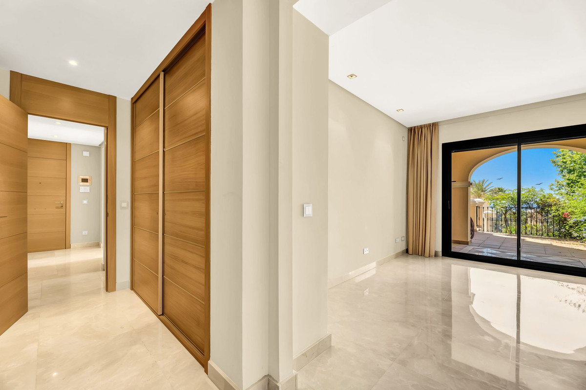 3 Bed Apartment for sale in La Quinta Costa Del Sol, Málaga, Spain