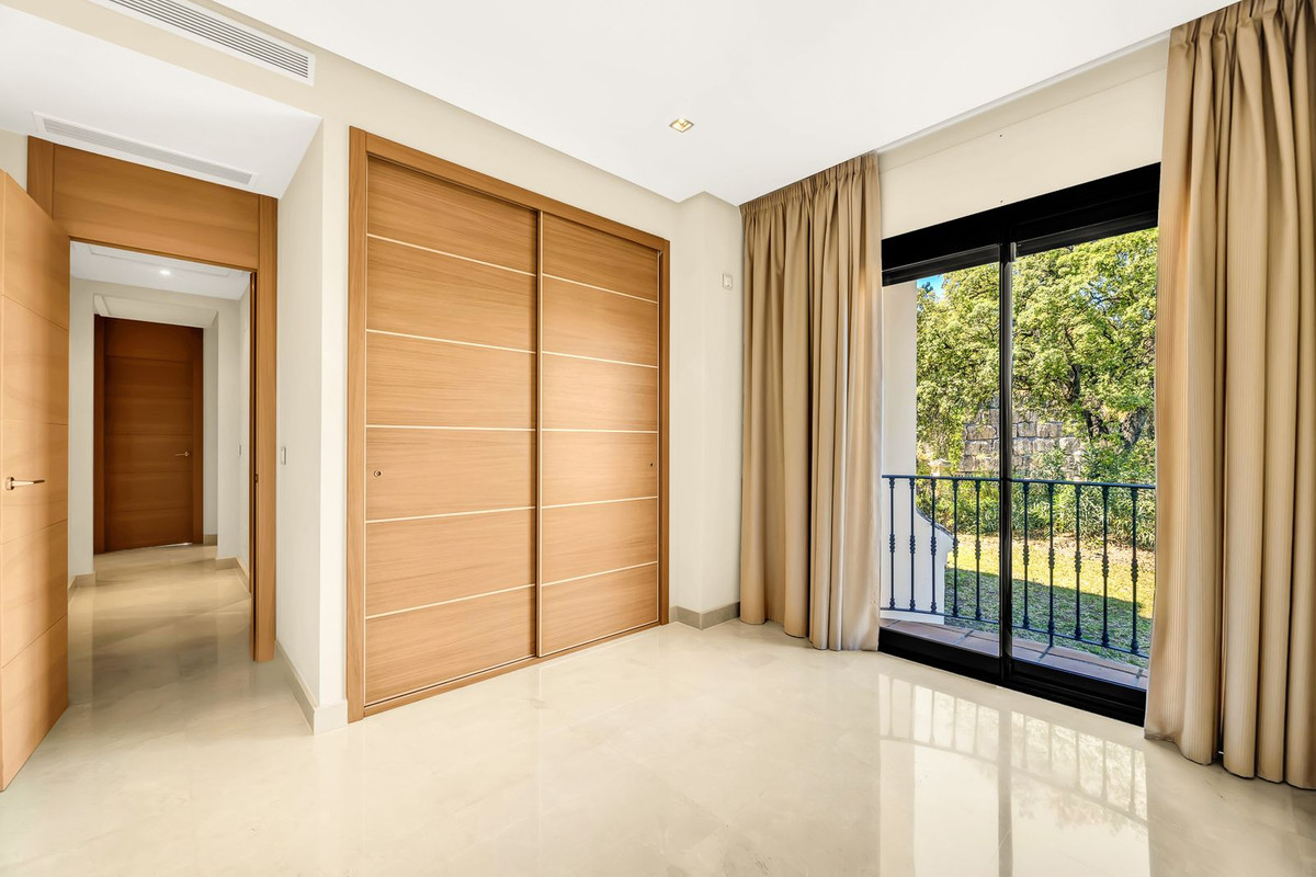 3 Bed Apartment for sale in La Quinta Costa Del Sol, Málaga, Spain