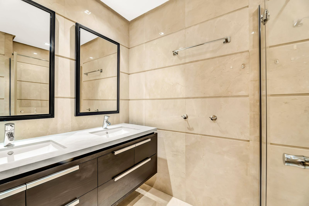3 Bed Apartment for sale in La Quinta Costa Del Sol, Málaga, Spain
