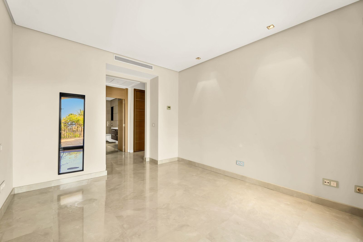 3 Bed Apartment for sale in La Quinta Costa Del Sol, Málaga, Spain
