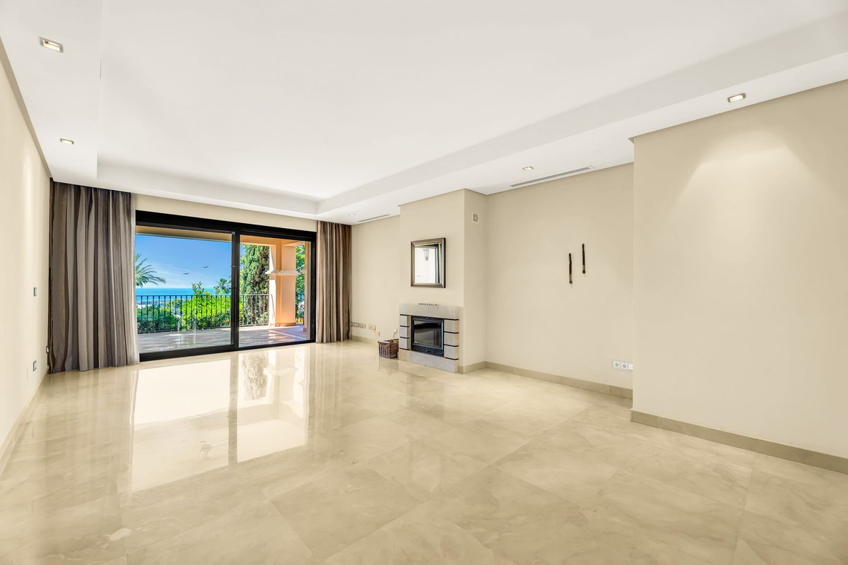 3 Bed Apartment for sale in La Quinta Costa Del Sol, Málaga, Spain
