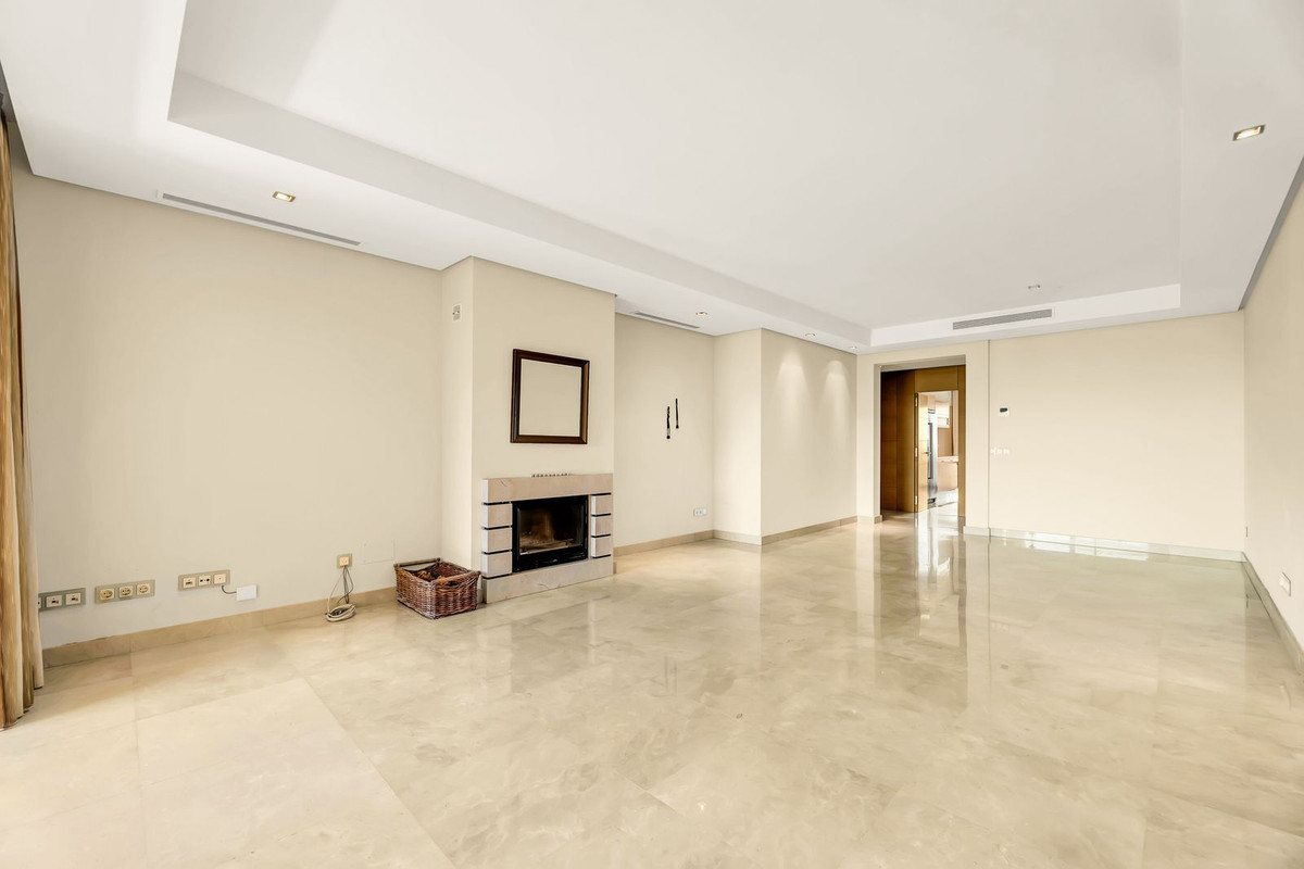 3 Bed Apartment for sale in La Quinta Costa Del Sol, Málaga, Spain