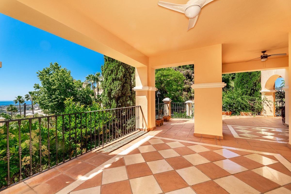 3 Bed Apartment for sale in La Quinta Costa Del Sol, Málaga, Spain