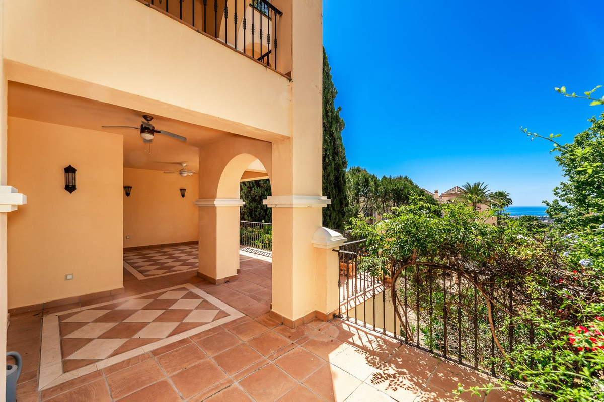 3 Bed Apartment for sale in La Quinta Costa Del Sol, Málaga, Spain