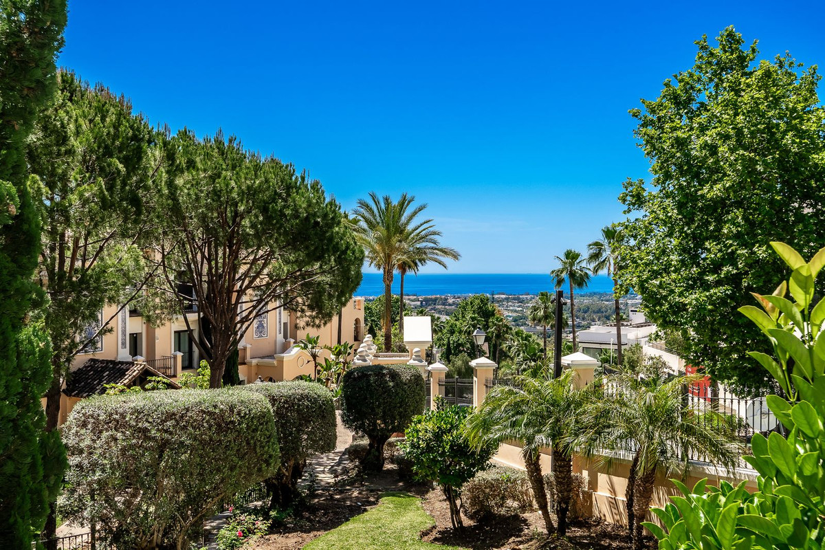 3 Bed Apartment for sale in La Quinta Costa Del Sol, Málaga, Spain