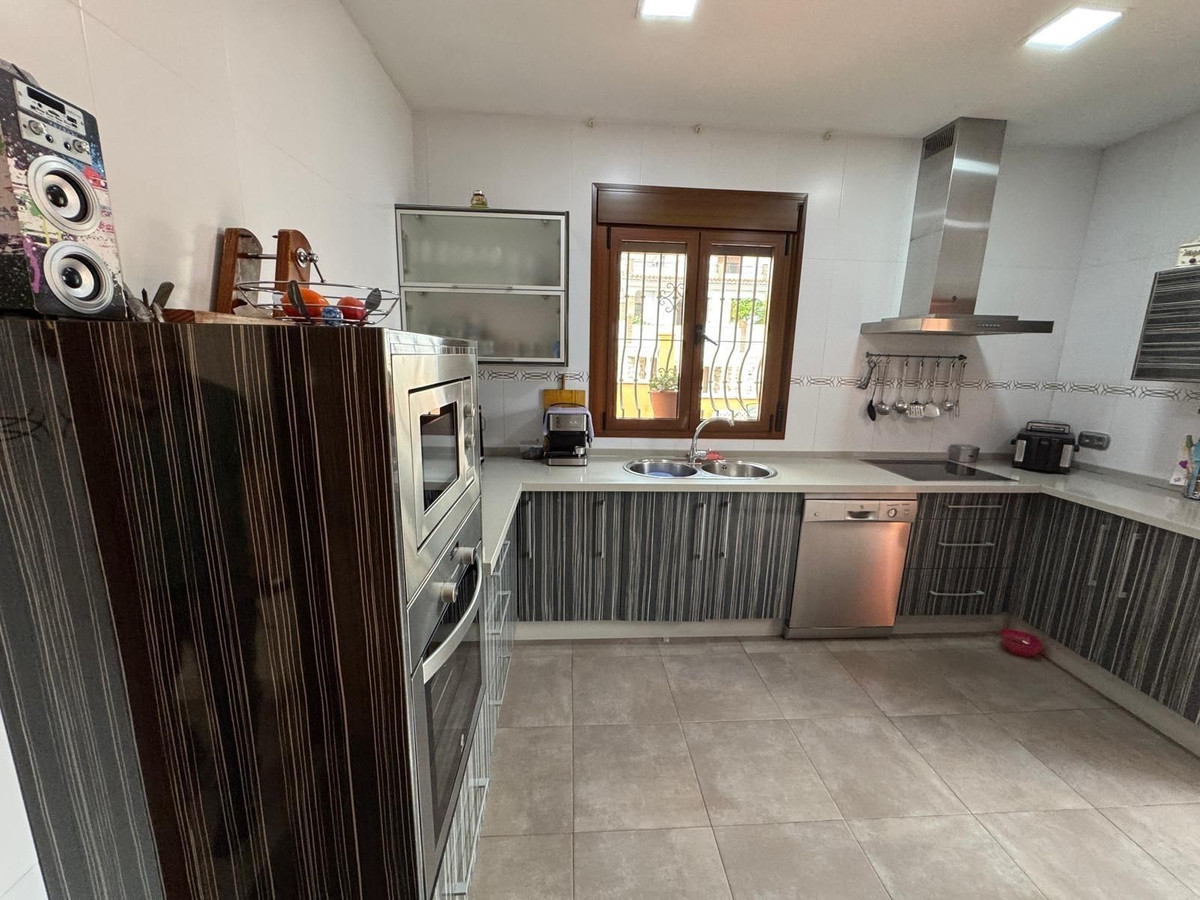 4 Bed Townhouse for sale in Benalmadena Costa Costa Del Sol, Málaga, Spain