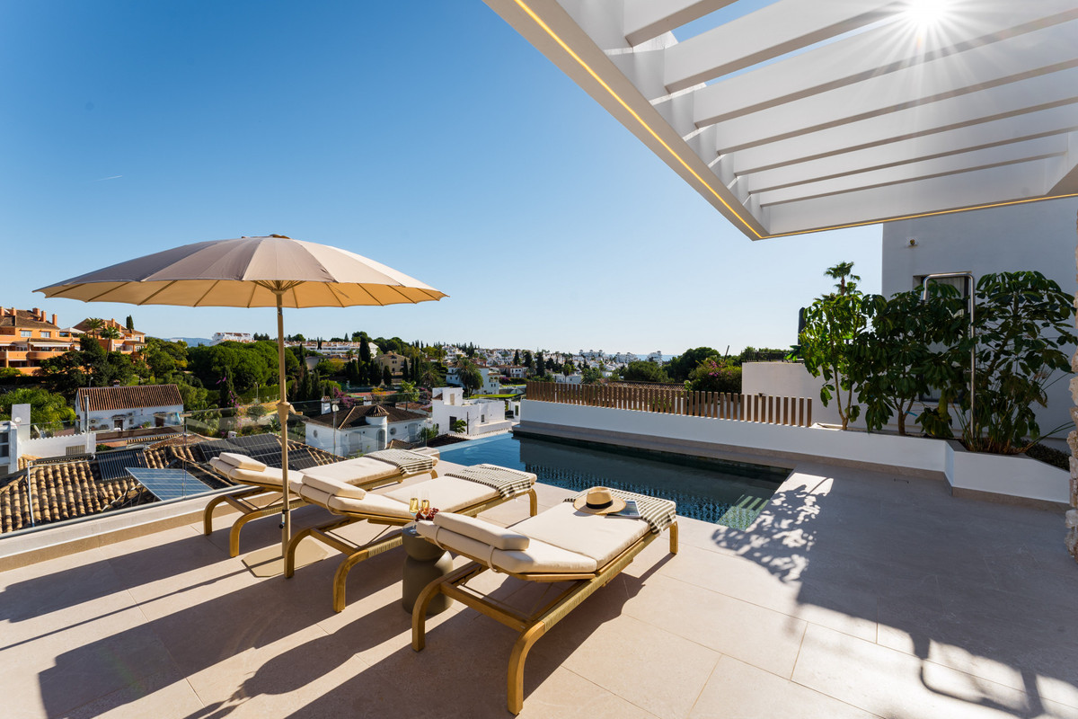 5 Bed Townhouse for sale in Nueva Andalucía Costa Del Sol, Málaga, Spain