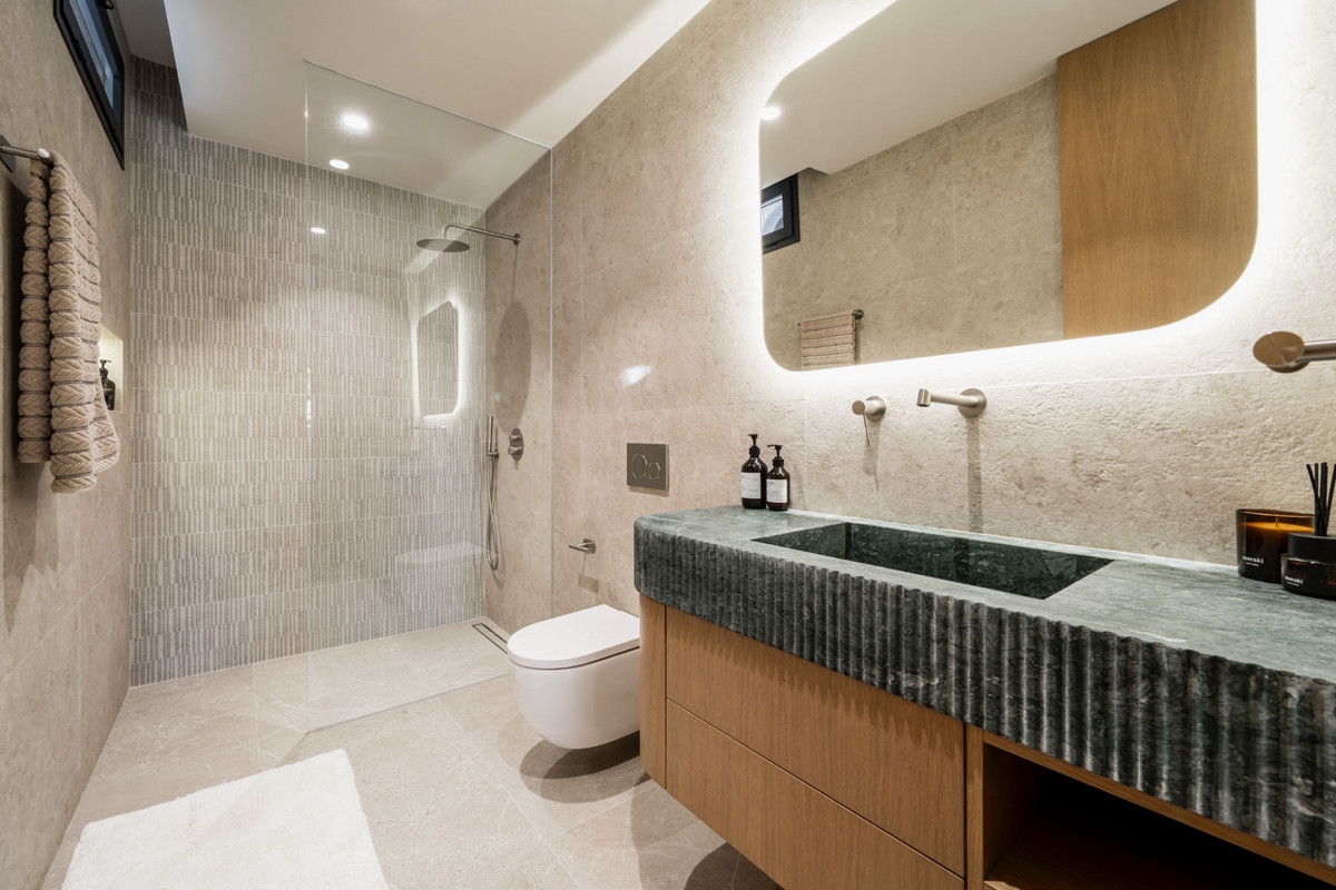 5 Bed Townhouse for sale in Nueva Andalucía Costa Del Sol, Málaga, Spain
