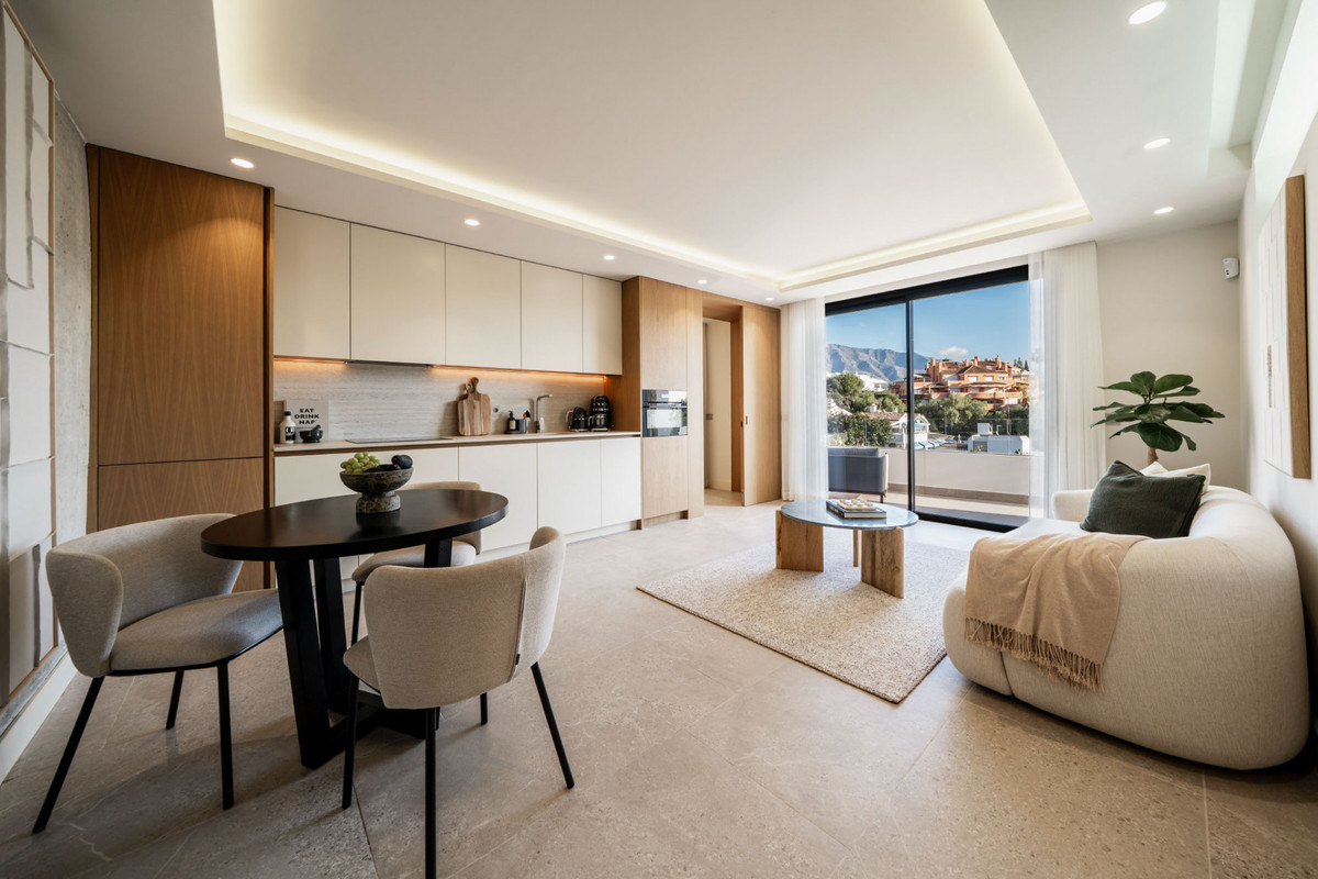 5 Bed Townhouse for sale in Nueva Andalucía Costa Del Sol, Málaga, Spain