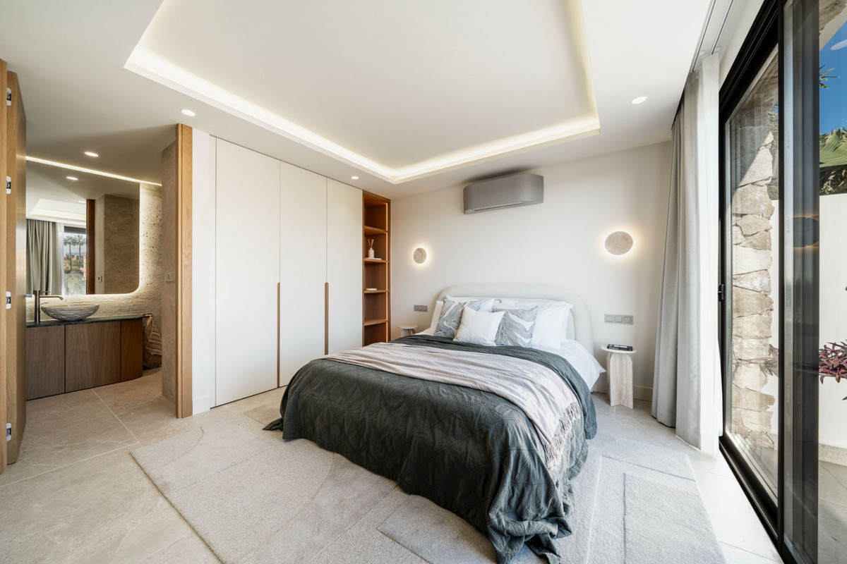 5 Bed Townhouse for sale in Nueva Andalucía Costa Del Sol, Málaga, Spain