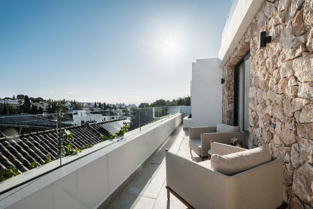 5 Bed Townhouse for sale in Nueva Andalucía Costa Del Sol, Málaga, Spain
