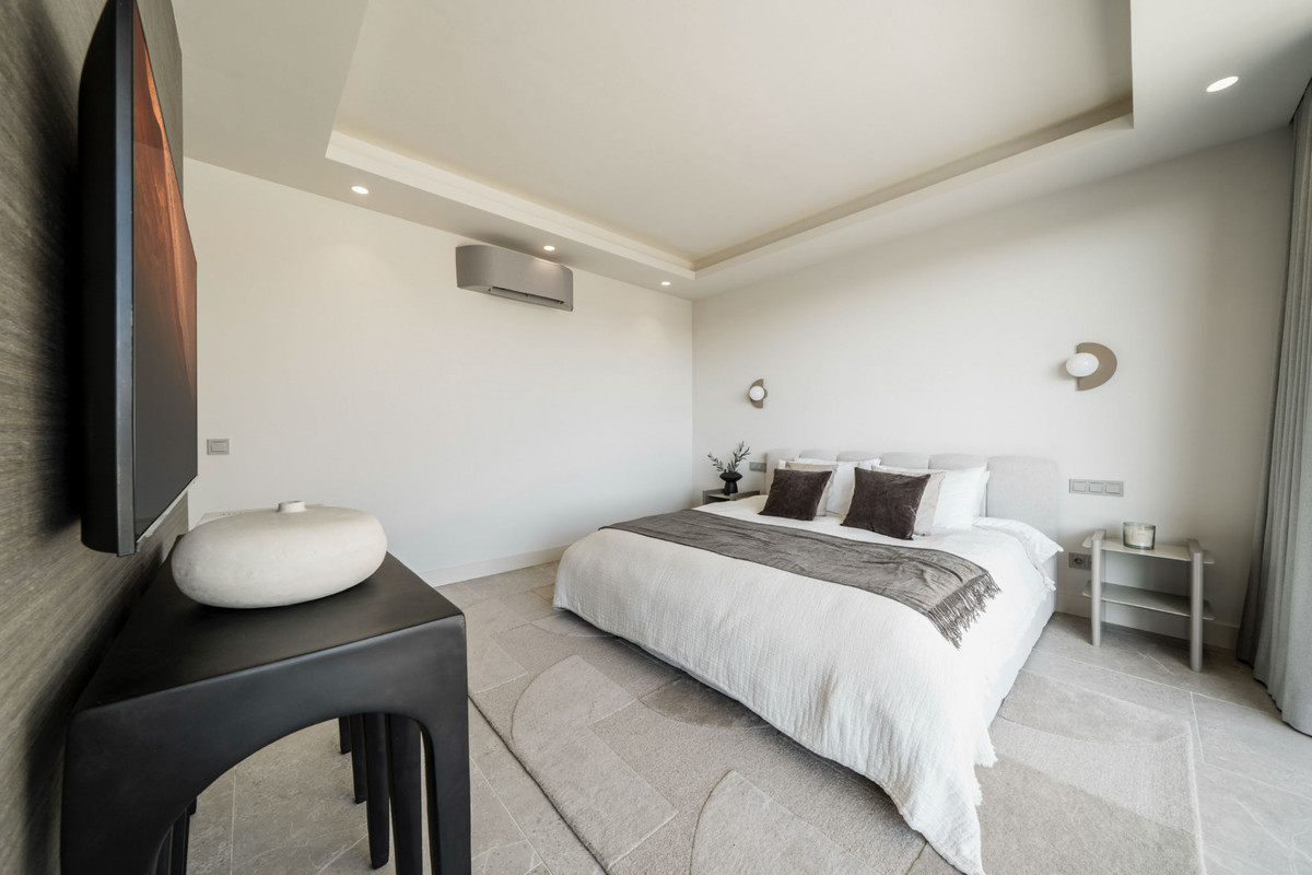 5 Bed Townhouse for sale in Nueva Andalucía Costa Del Sol, Málaga, Spain