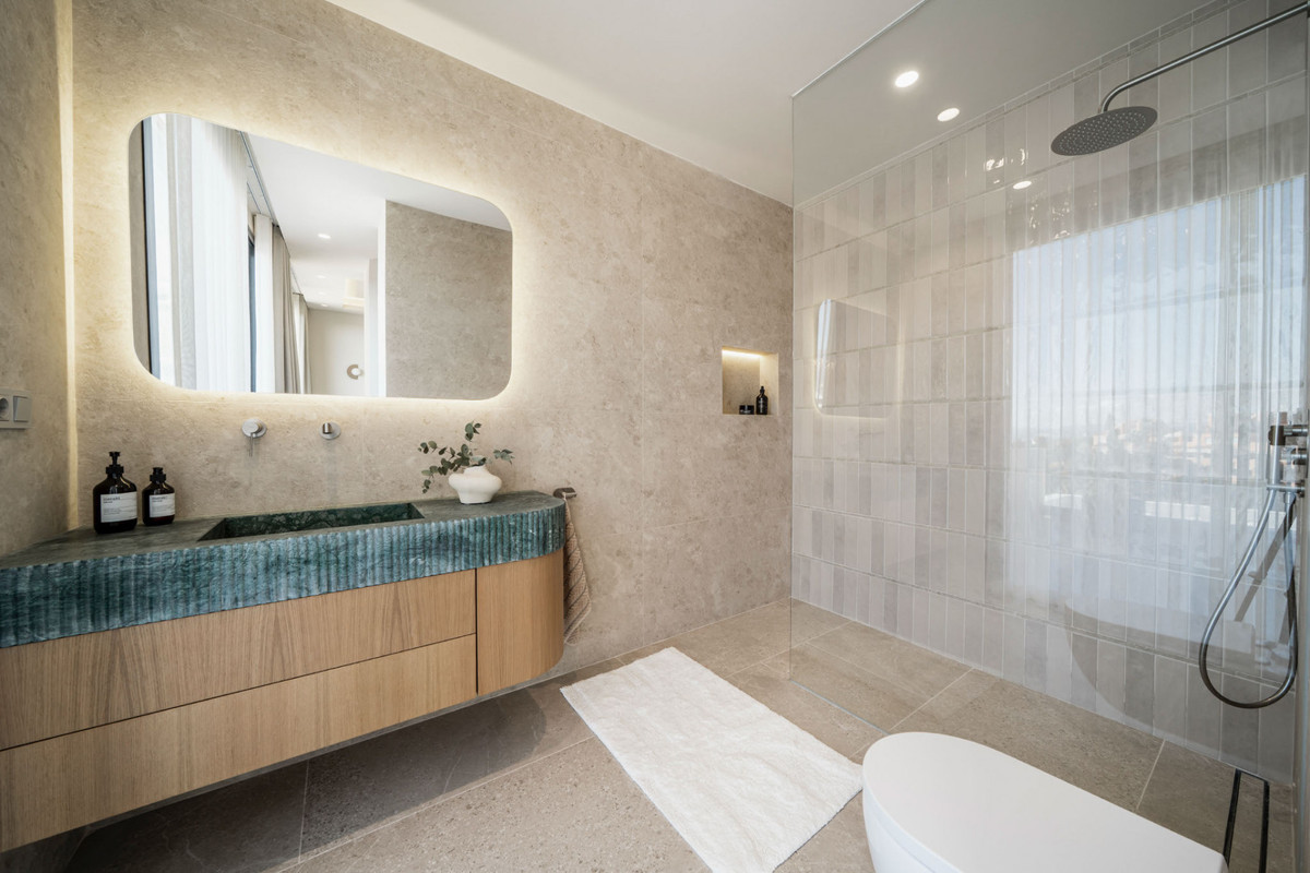 5 Bed Townhouse for sale in Nueva Andalucía Costa Del Sol, Málaga, Spain