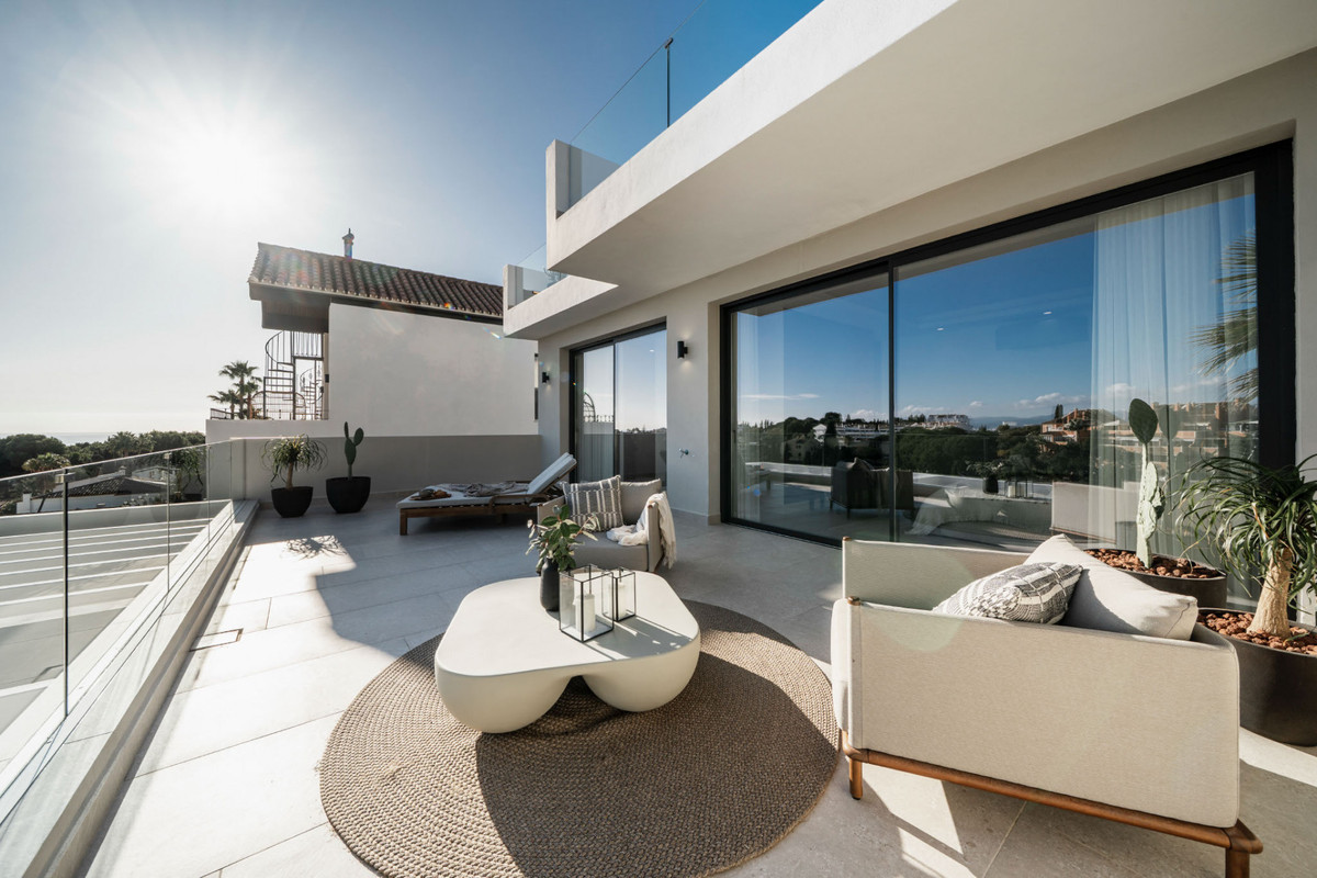 5 Bed Townhouse for sale in Nueva Andalucía Costa Del Sol, Málaga, Spain