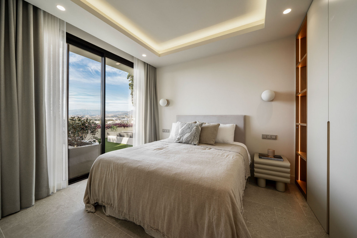 5 Bed Townhouse for sale in Nueva Andalucía Costa Del Sol, Málaga, Spain