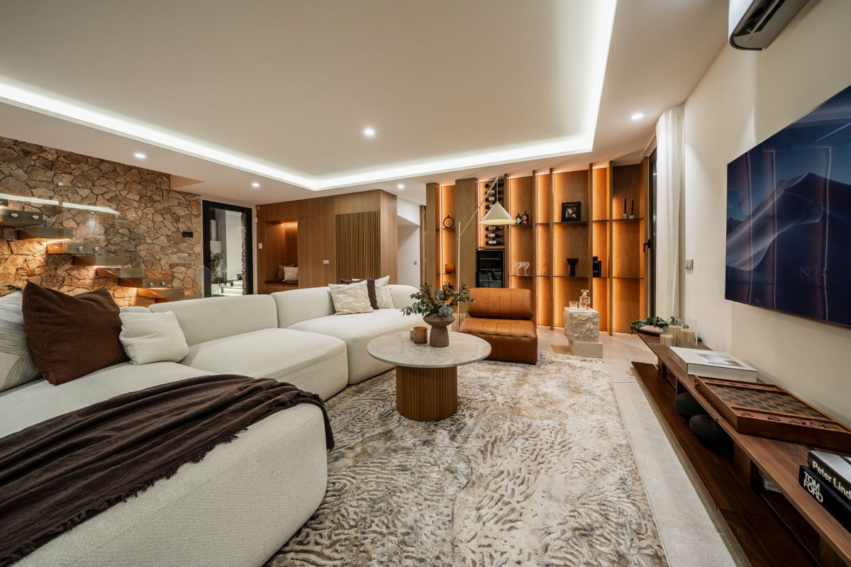 5 Bed Townhouse for sale in Nueva Andalucía Costa Del Sol, Málaga, Spain