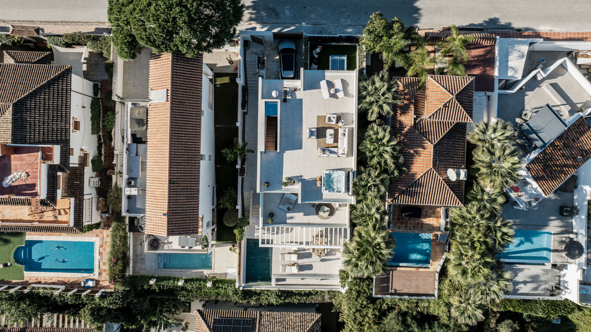 5 Bed Townhouse for sale in Nueva Andalucía Costa Del Sol, Málaga, Spain