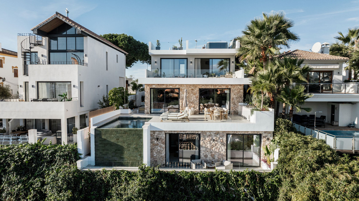 5 Bed Townhouse for sale in Nueva Andalucía Costa Del Sol, Málaga, Spain
