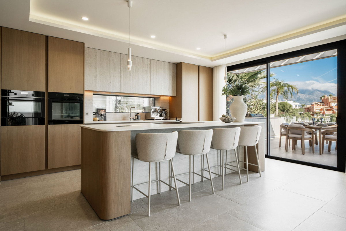 5 Bed Townhouse for sale in Nueva Andalucía Costa Del Sol, Málaga, Spain