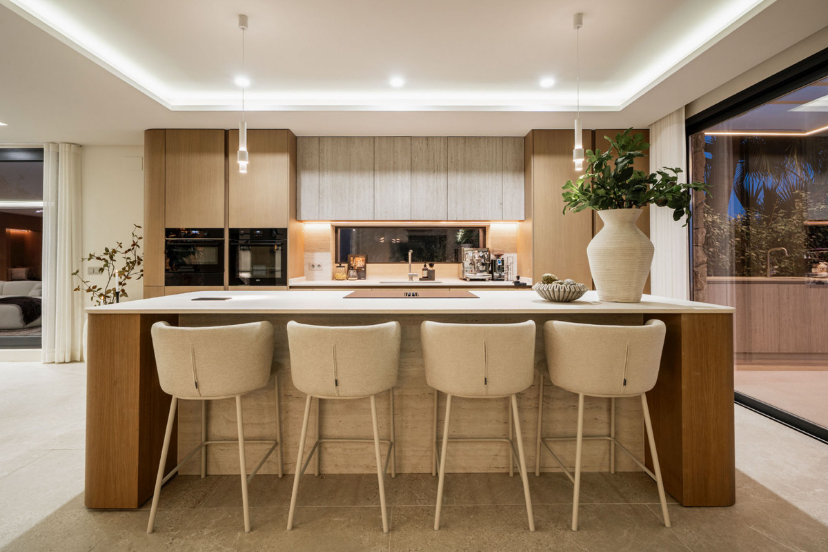 5 Bed Townhouse for sale in Nueva Andalucía Costa Del Sol, Málaga, Spain