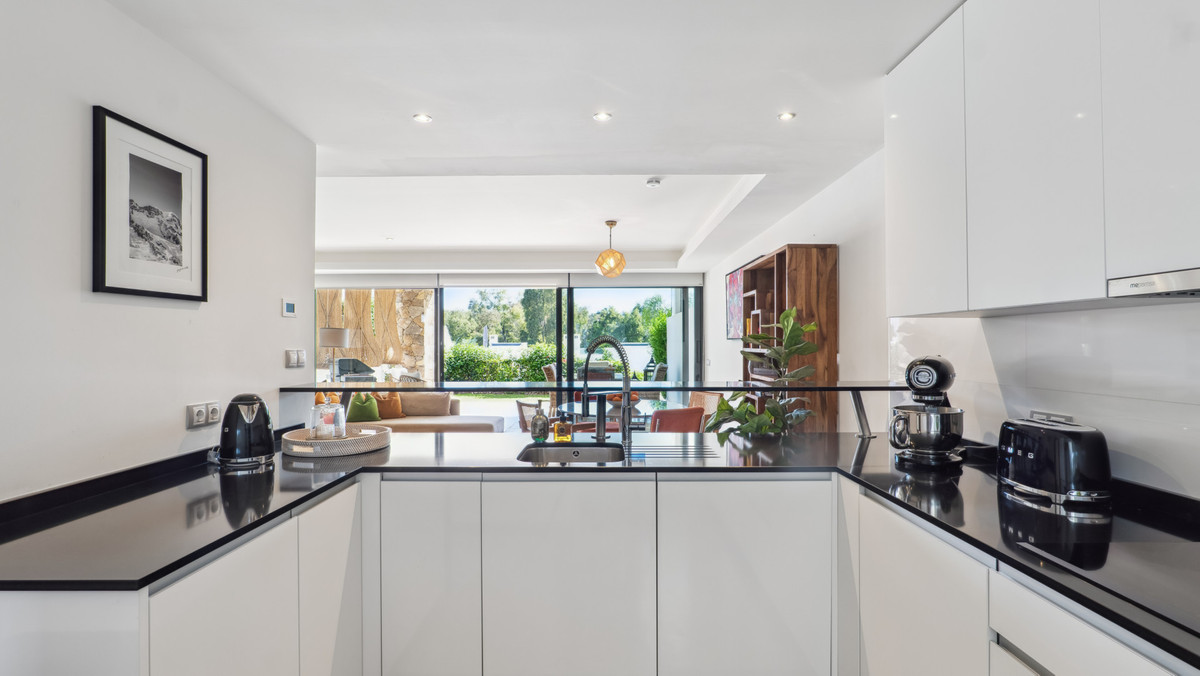 3 Bed Townhouse for sale in The Golden Mile Costa Del Sol, Málaga, Spain
