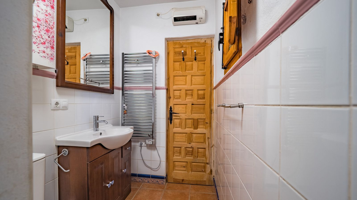 6 Bed Townhouse for sale in Villanueva De La Concepcion Costa Del Sol, Málaga, Spain