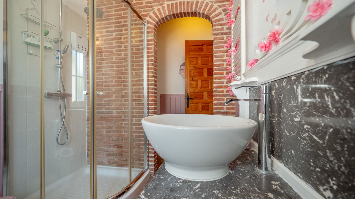 6 Bed Townhouse for sale in Villanueva De La Concepcion Costa Del Sol, Málaga, Spain