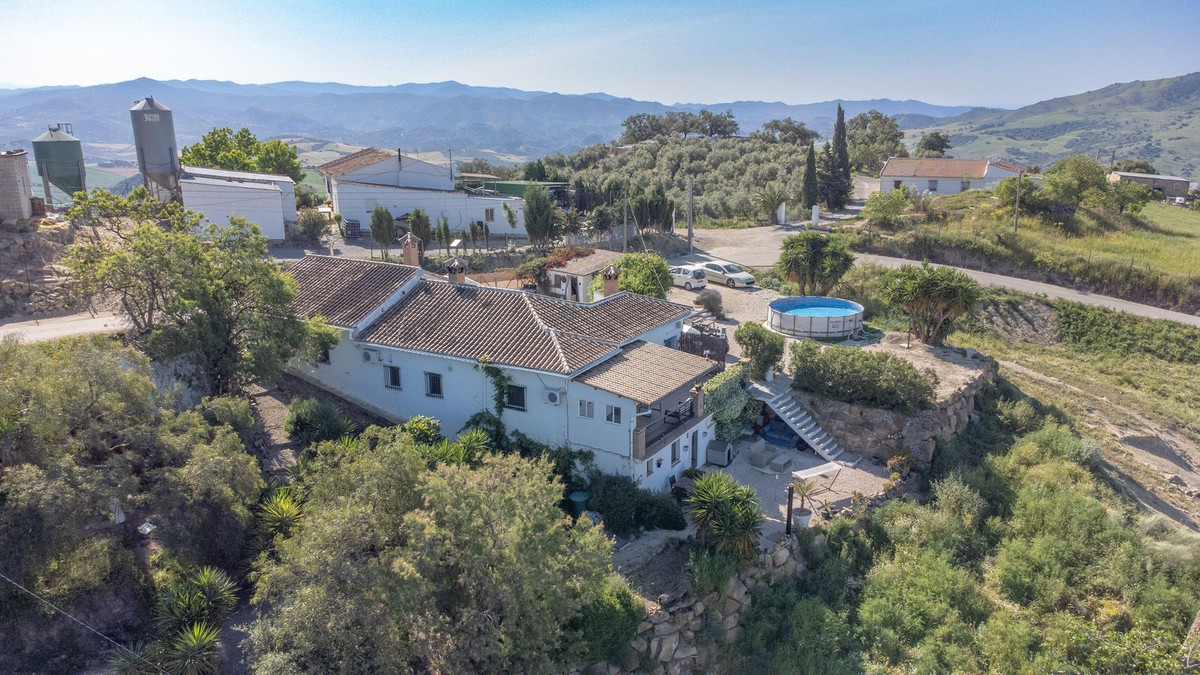6 Bed Townhouse for sale in Villanueva De La Concepcion Costa Del Sol, Málaga, Spain