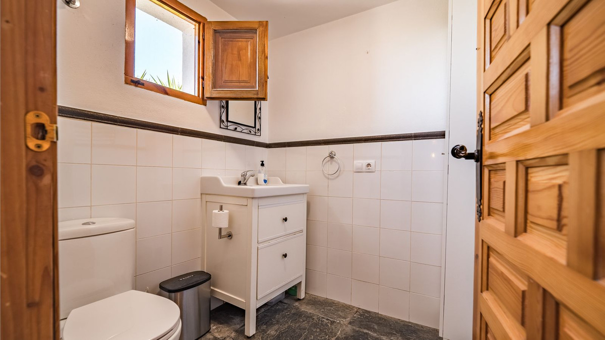 6 Bed Townhouse for sale in Villanueva De La Concepcion Costa Del Sol, Málaga, Spain