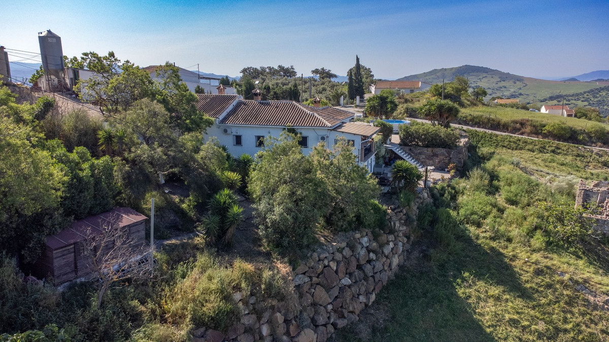 6 Bed Townhouse for sale in Villanueva De La Concepcion Costa Del Sol, Málaga, Spain