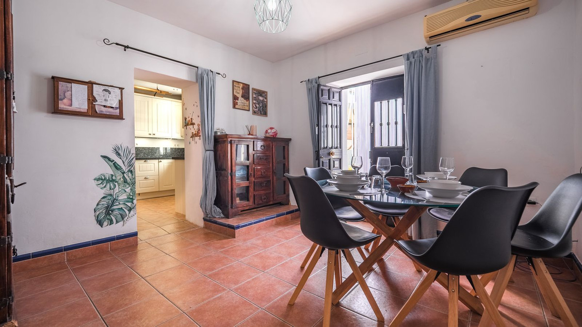 6 Bed Townhouse for sale in Villanueva De La Concepcion Costa Del Sol, Málaga, Spain