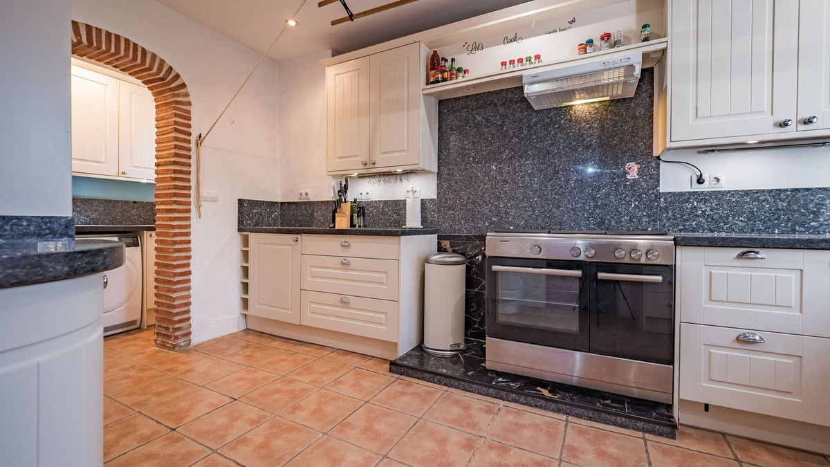 6 Bed Townhouse for sale in Villanueva De La Concepcion Costa Del Sol, Málaga, Spain