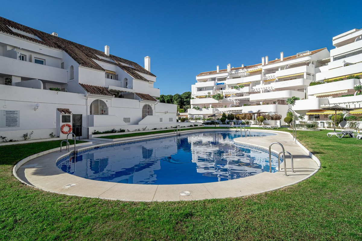 3 Bed Apartment for sale in Nueva Andalucía Costa Del Sol, Málaga, Spain