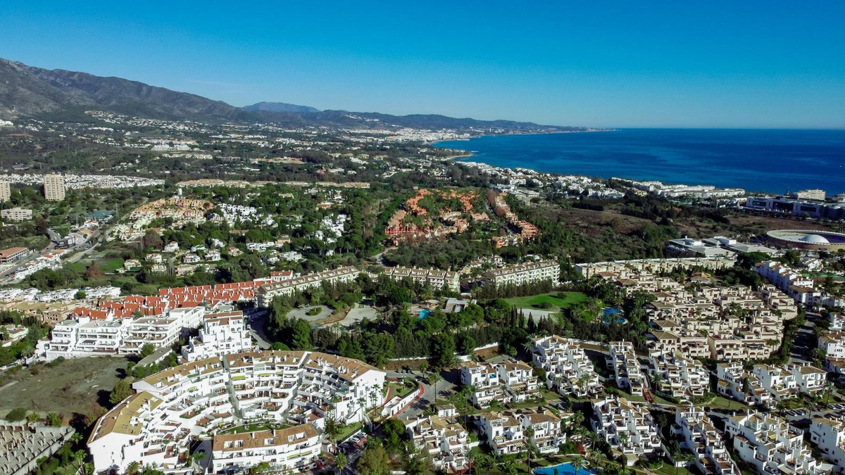 3 Bed Apartment for sale in Nueva Andalucía Costa Del Sol, Málaga, Spain