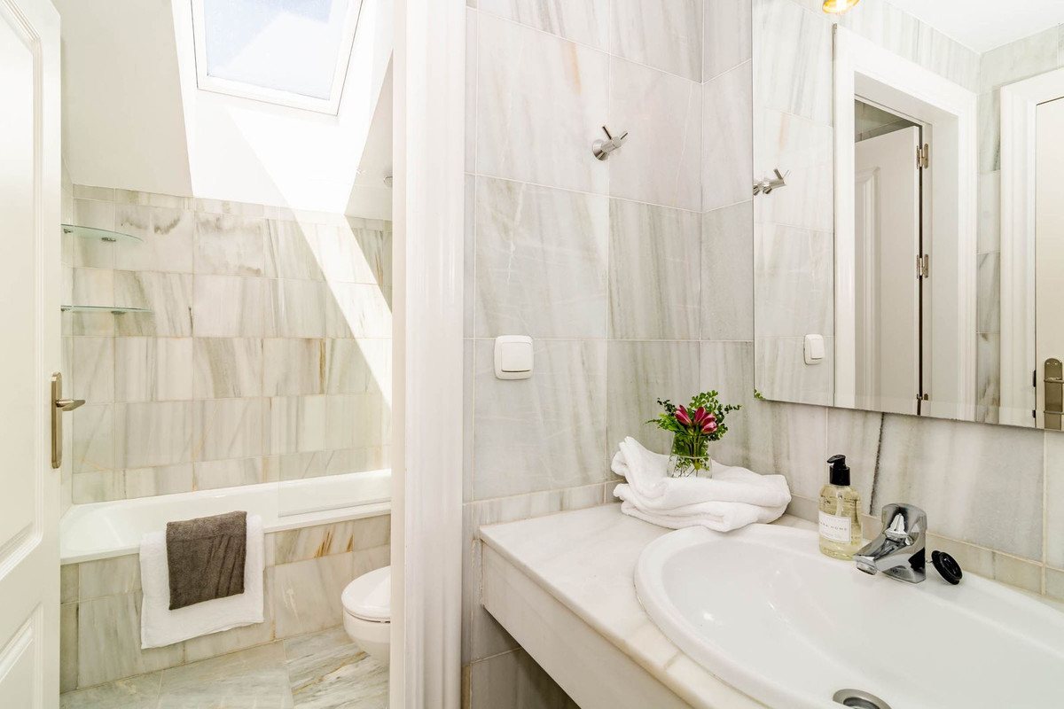 3 Bed Apartment for sale in Nueva Andalucía Costa Del Sol, Málaga, Spain