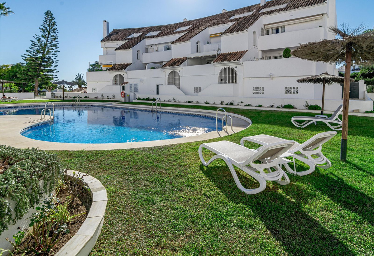 3 Bed Apartment for sale in Nueva Andalucía Costa Del Sol, Málaga, Spain