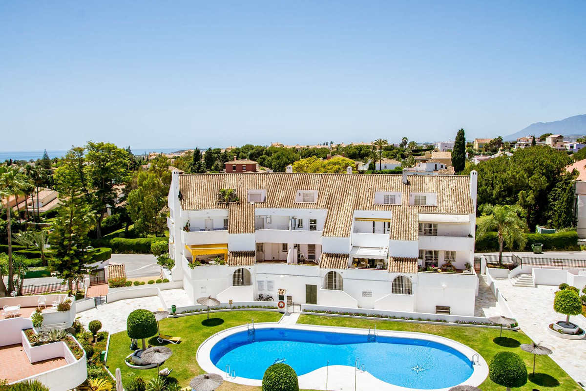 3 Bed Apartment for sale in Nueva Andalucía Costa Del Sol, Málaga, Spain