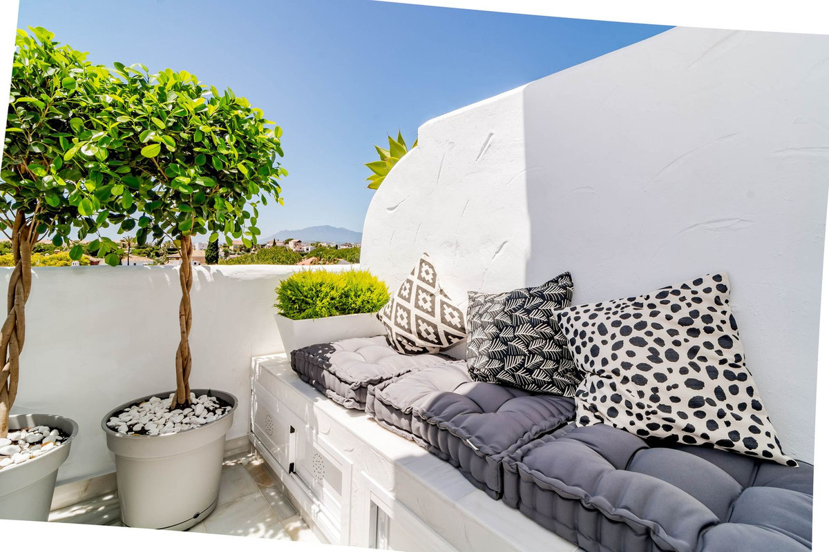 3 Bed Apartment for sale in Nueva Andalucía Costa Del Sol, Málaga, Spain