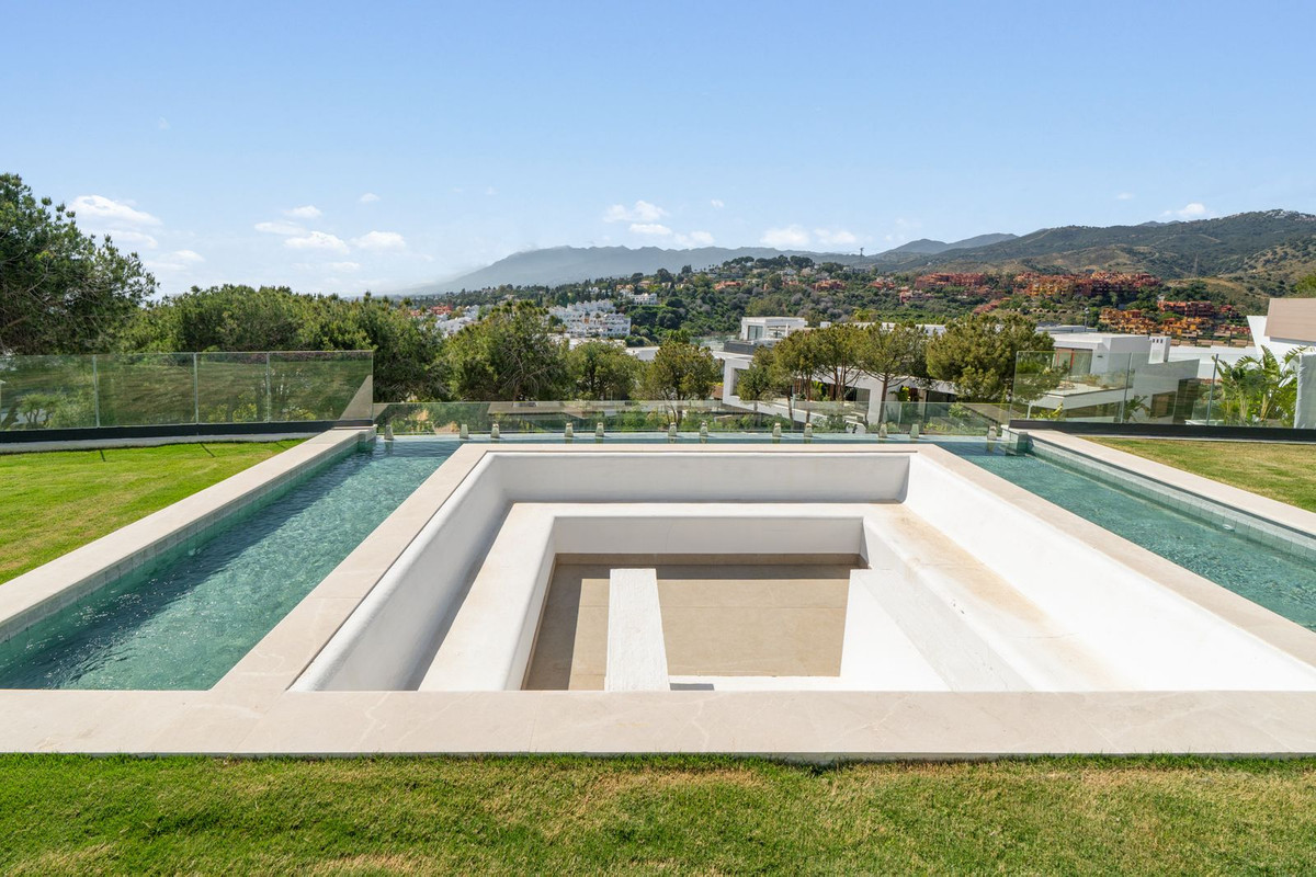3 Bed Apartment for sale in Artola Costa Del Sol, Málaga, Spain