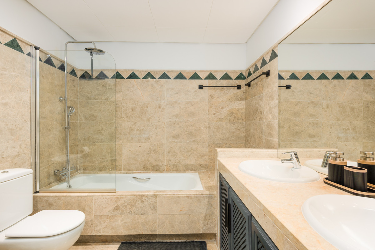 Se vende Apartamento Planta Baja de 3 dormitorios en Costa Del Sol, Cadiz, España