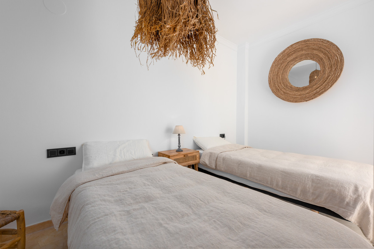 Se vende Apartamento Planta Baja de 3 dormitorios en Costa Del Sol, Cadiz, España