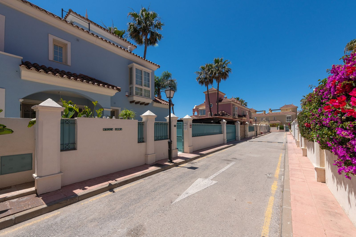 Se vende Villa - Chalet de 6 dormitorios en Costa Del Sol, Málaga, España