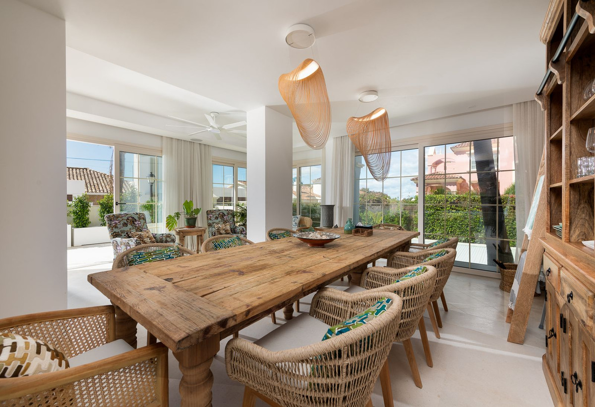 Se vende Villa - Chalet de 6 dormitorios en Costa Del Sol, Málaga, España