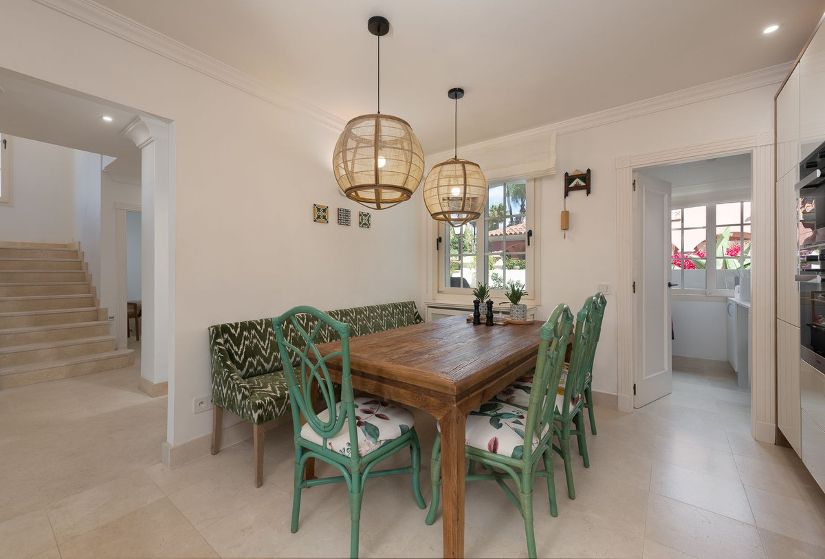 Se vende Villa - Chalet de 6 dormitorios en Costa Del Sol, Málaga, España