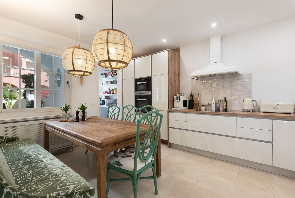 Se vende Villa - Chalet de 6 dormitorios en Costa Del Sol, Málaga, España