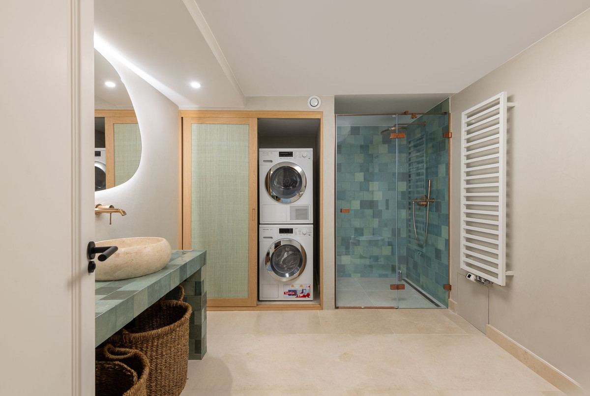Se vende Villa - Chalet de 6 dormitorios en Costa Del Sol, Málaga, España